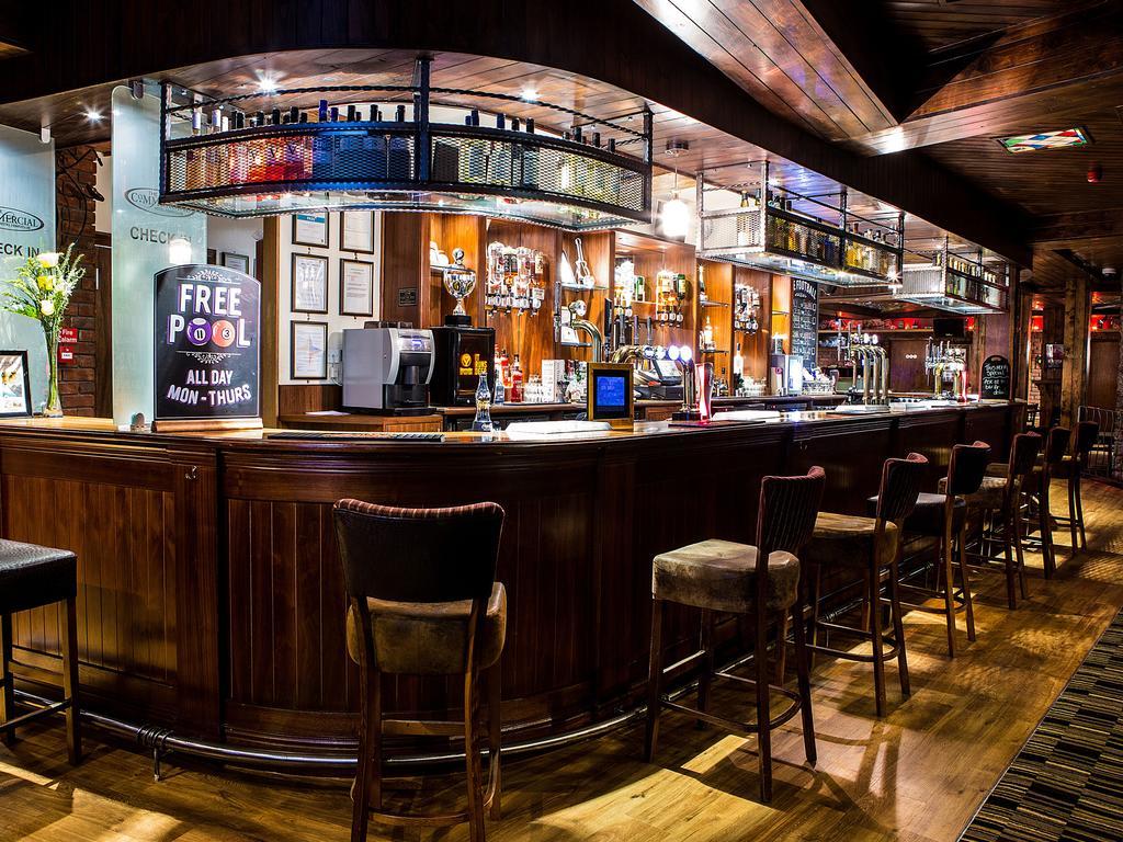 The Commercial Hotel Wishaw  Exterior photo